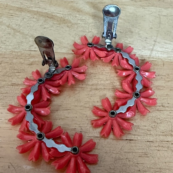 Vintage 60s Mod Flower Rhinestone Dangle Clip-On Earrings - Picture 6 of 6
